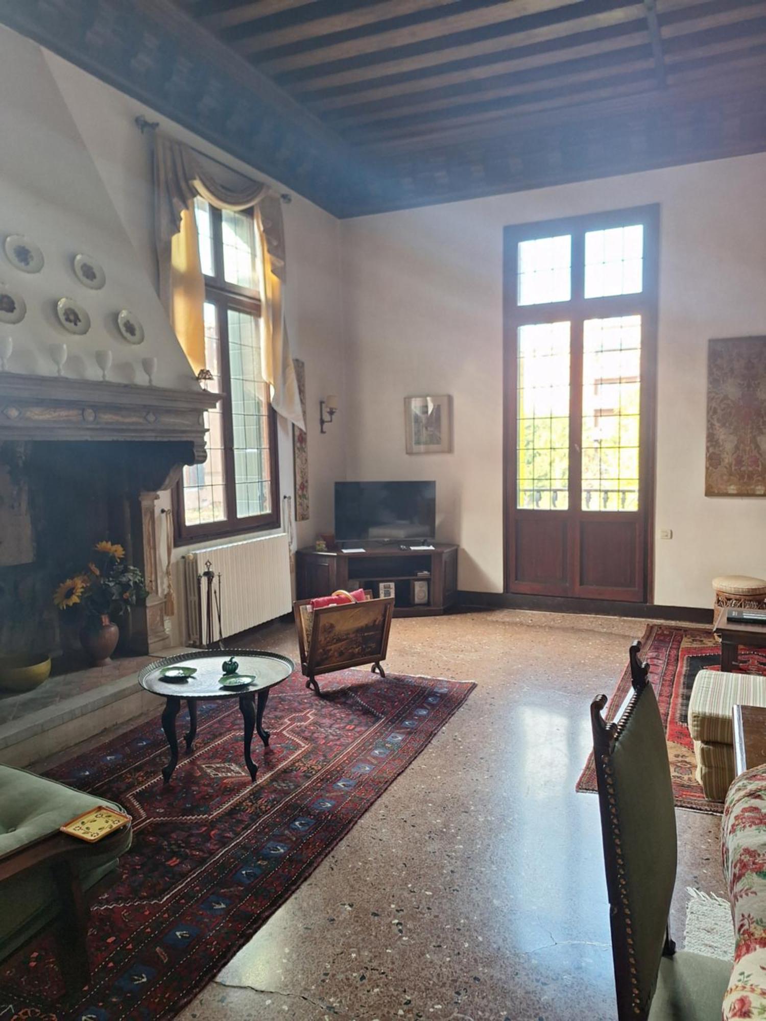 Palazzo Foscarini . Appartamento *