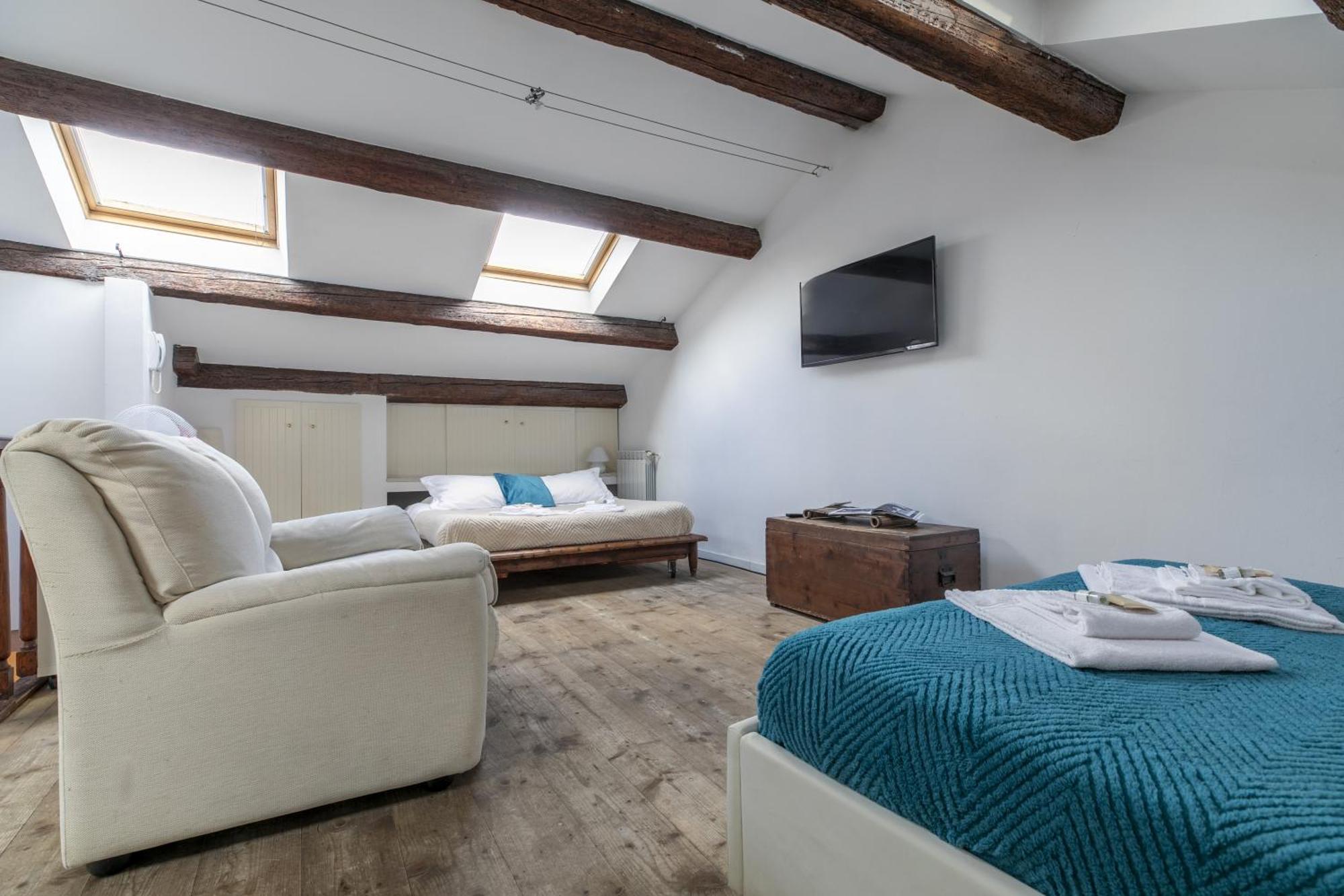 Lovely Attic For 4 Person With Wifi - A/c Appartement *