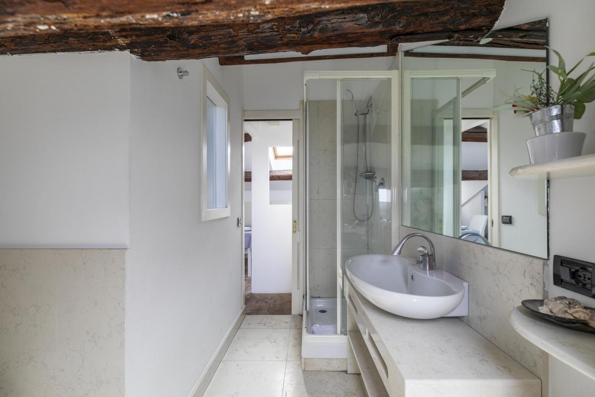 Lovely Attic For 4 Person With Wifi - A/c Appartement *