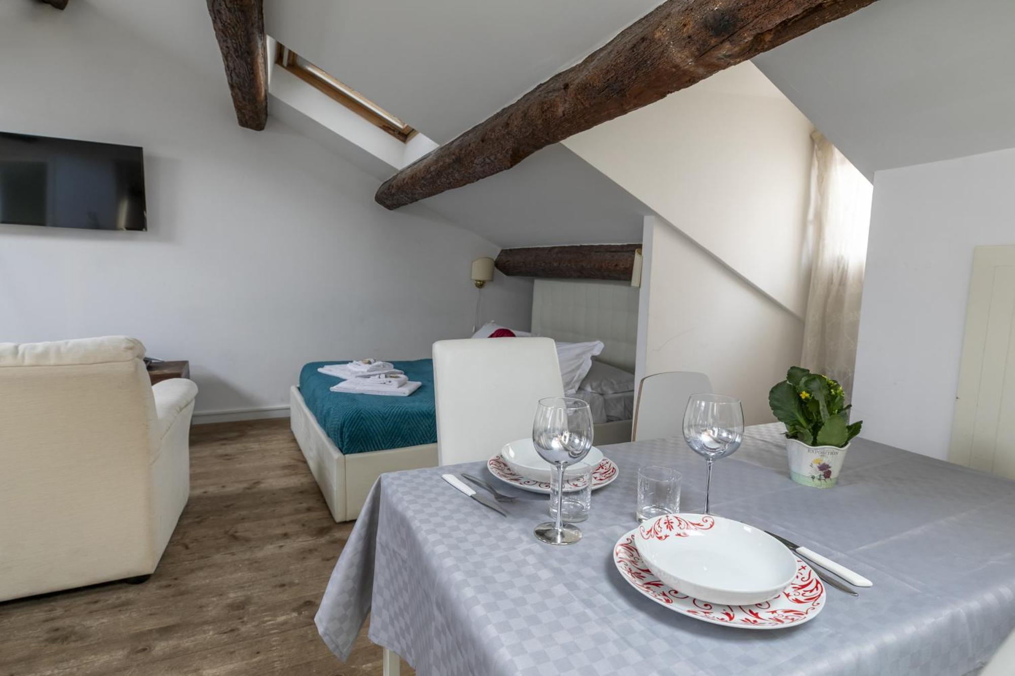 Lovely Attic For 4 Person With Wifi - A/c Venetië