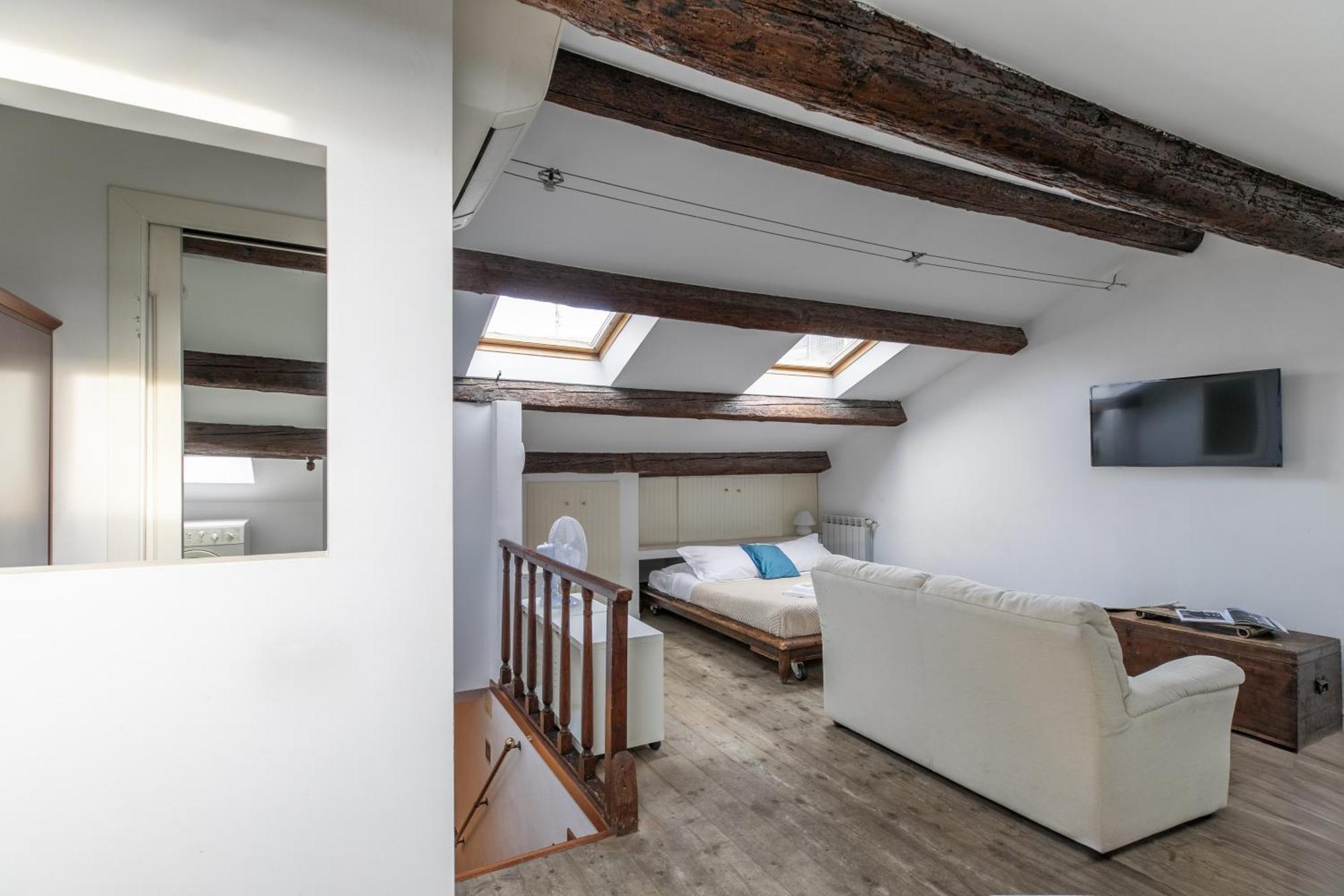 Lovely Attic For 4 Person With Wifi - A/c Appartement