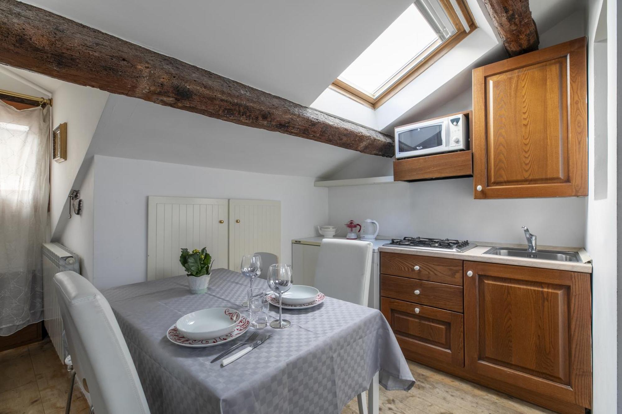 Appartement Lovely Attic For 4 Person With Wifi - A/c