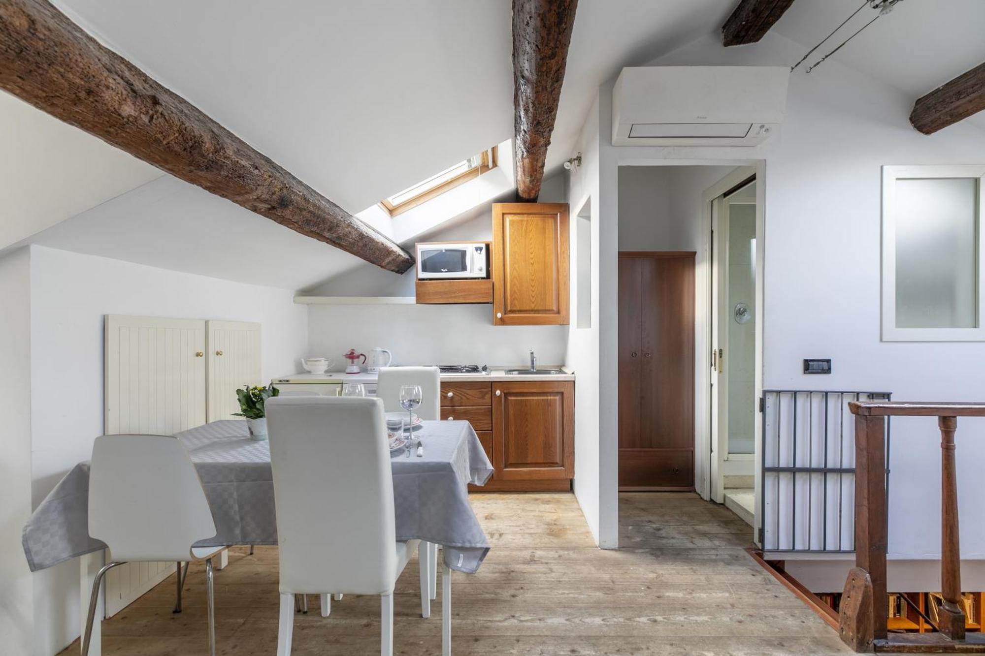 Appartement Lovely Attic For 4 Person With Wifi - A/c Venetië