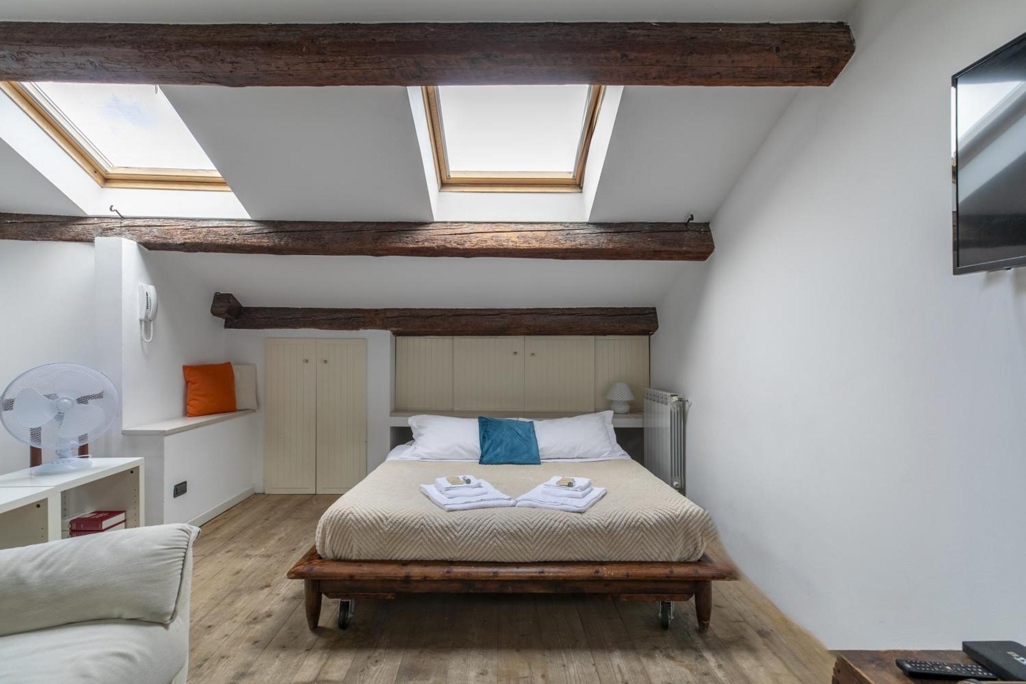 Lovely Attic For 4 Person With Wifi - A/c Appartement *