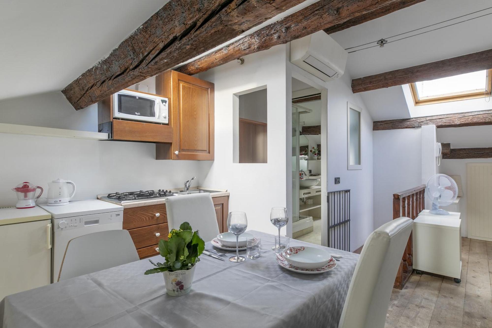 Lovely Attic For 4 Person With Wifi - A/c Venetië