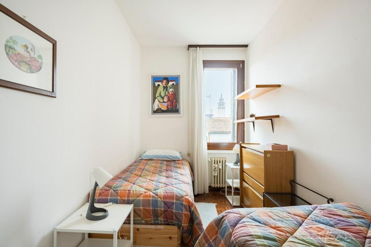 Charming In Zattere * Venise