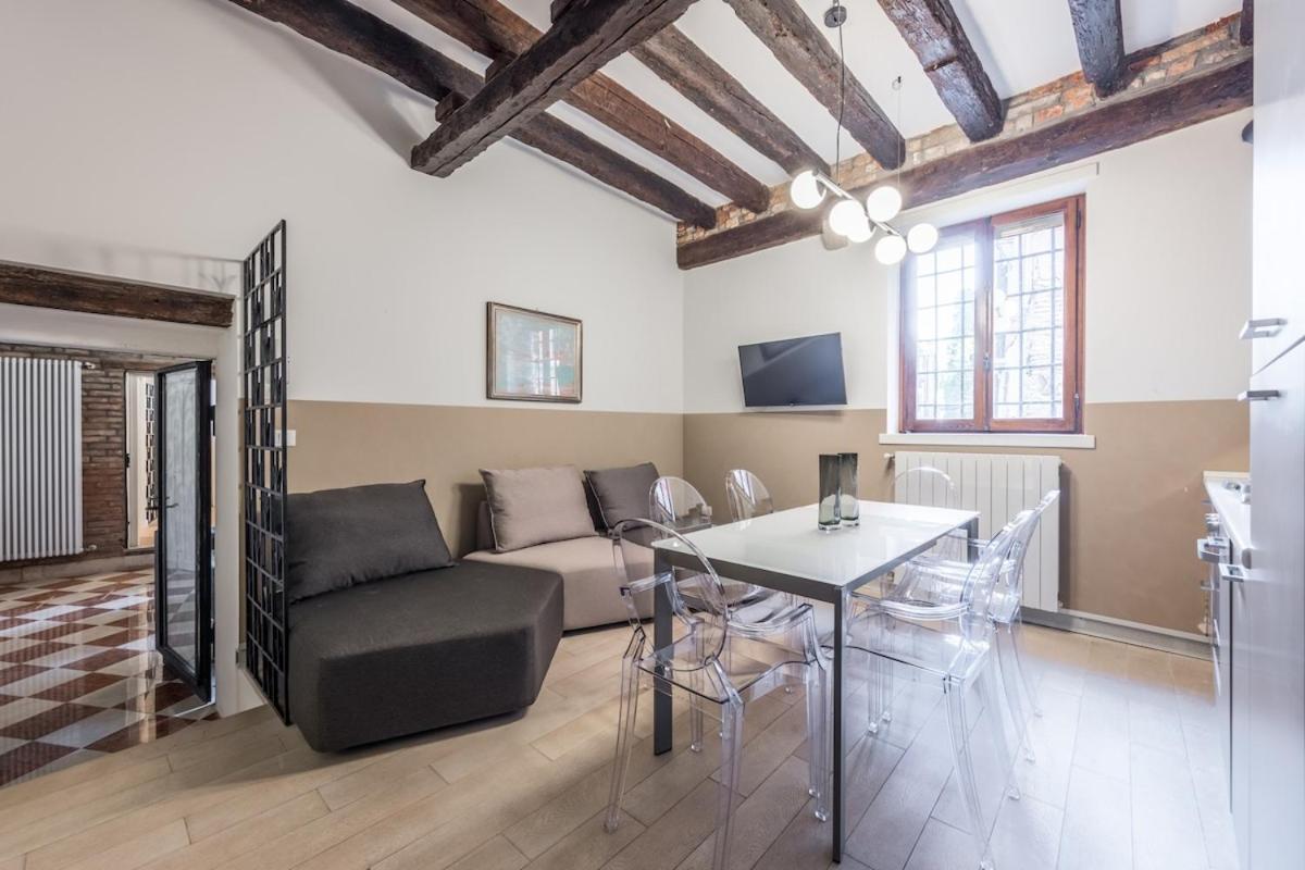 Appartement Window On Venise