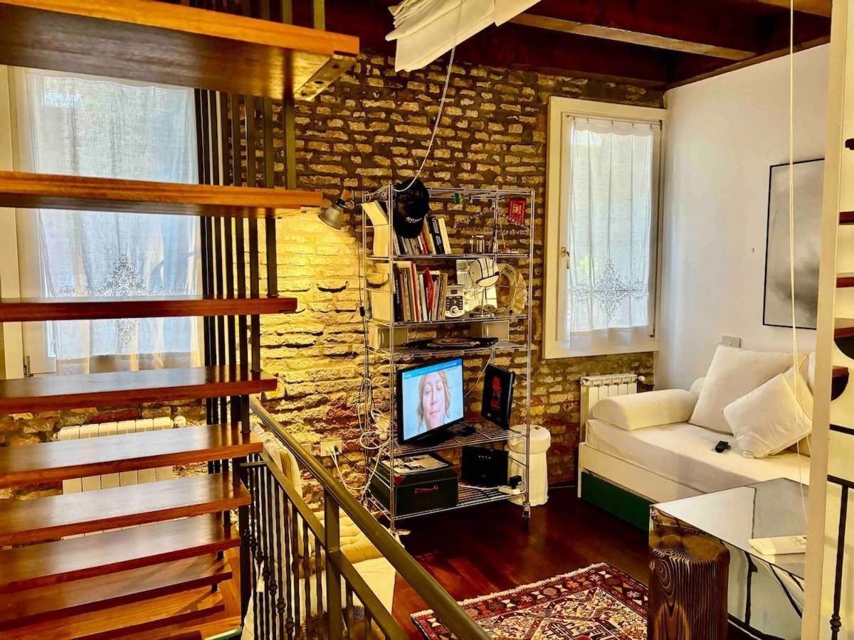 Indipendent House In * Venise
