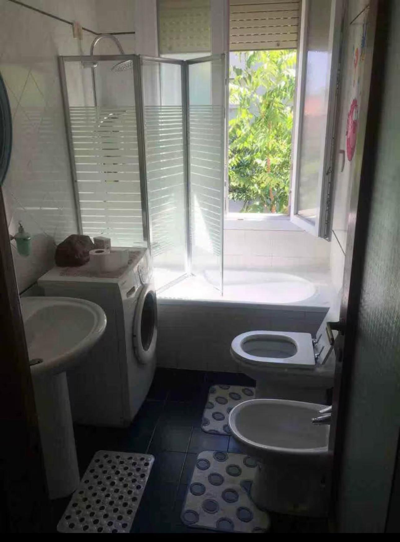 3 Minutes From Train Guest house *