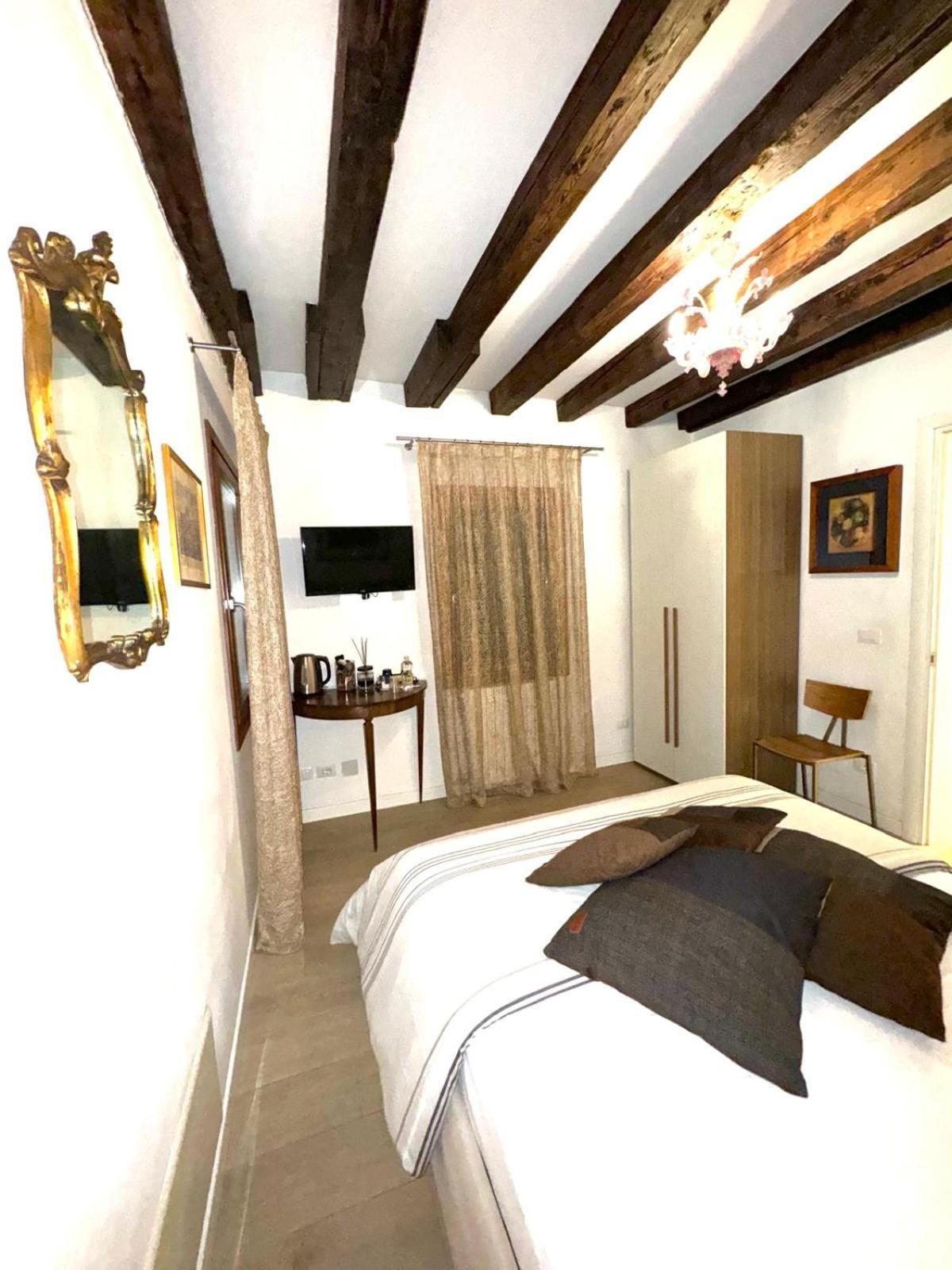Couette-café Fortuny 2*