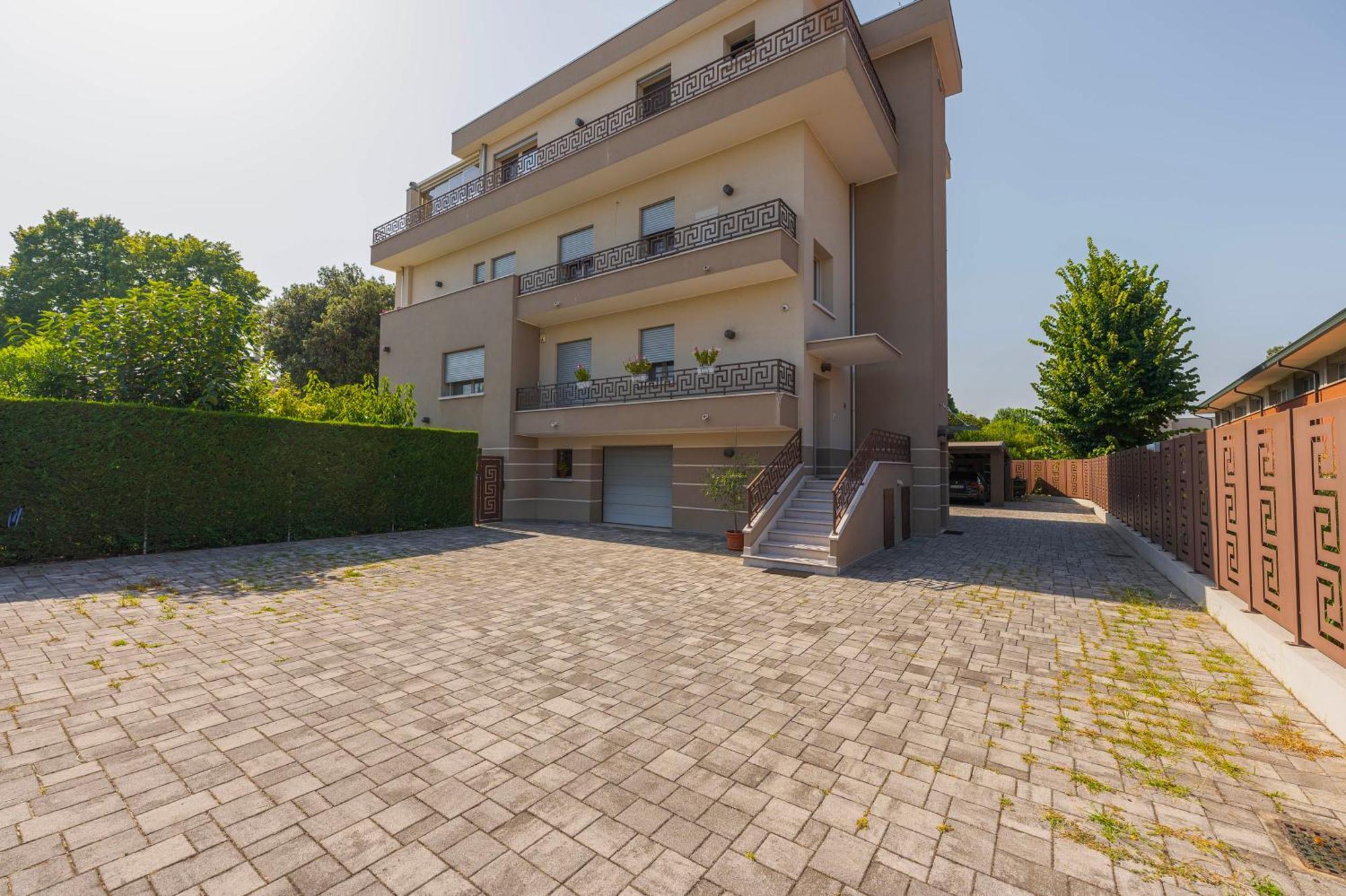 Lucrezia - 10 Min From & Free Parking Apartment