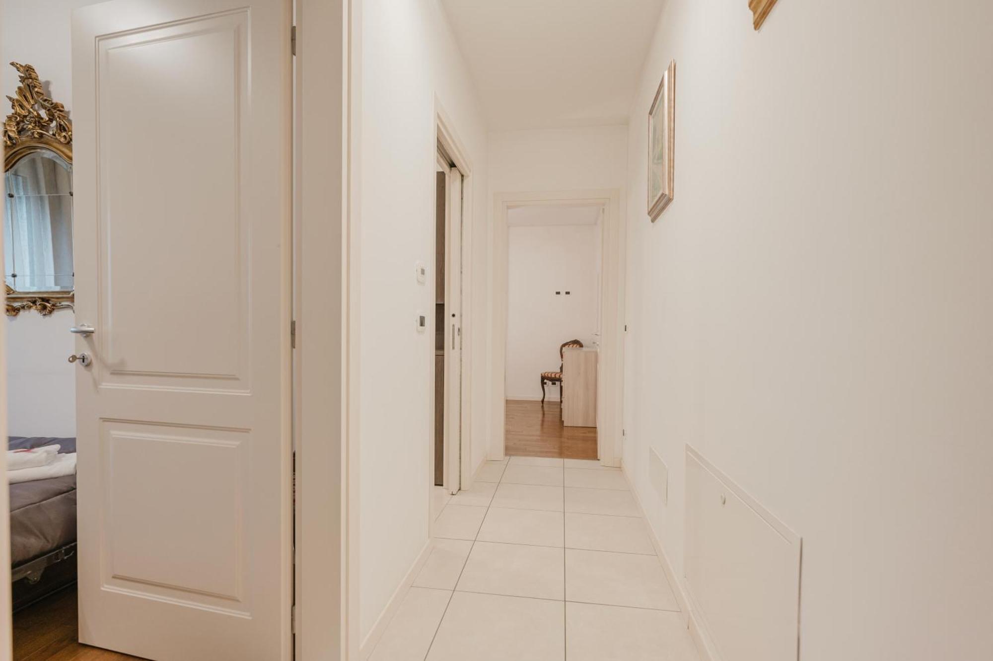 Lucrezia - 10 Min From & Free Parking Apartment