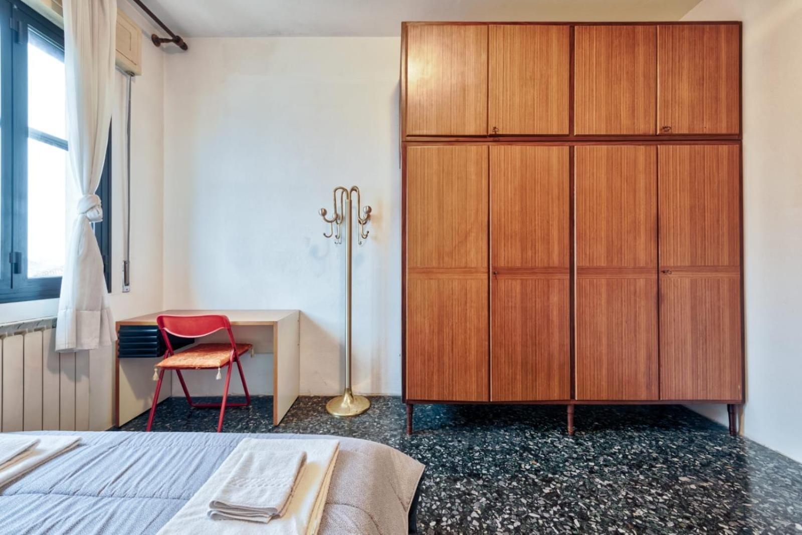 Easy Old Apartment