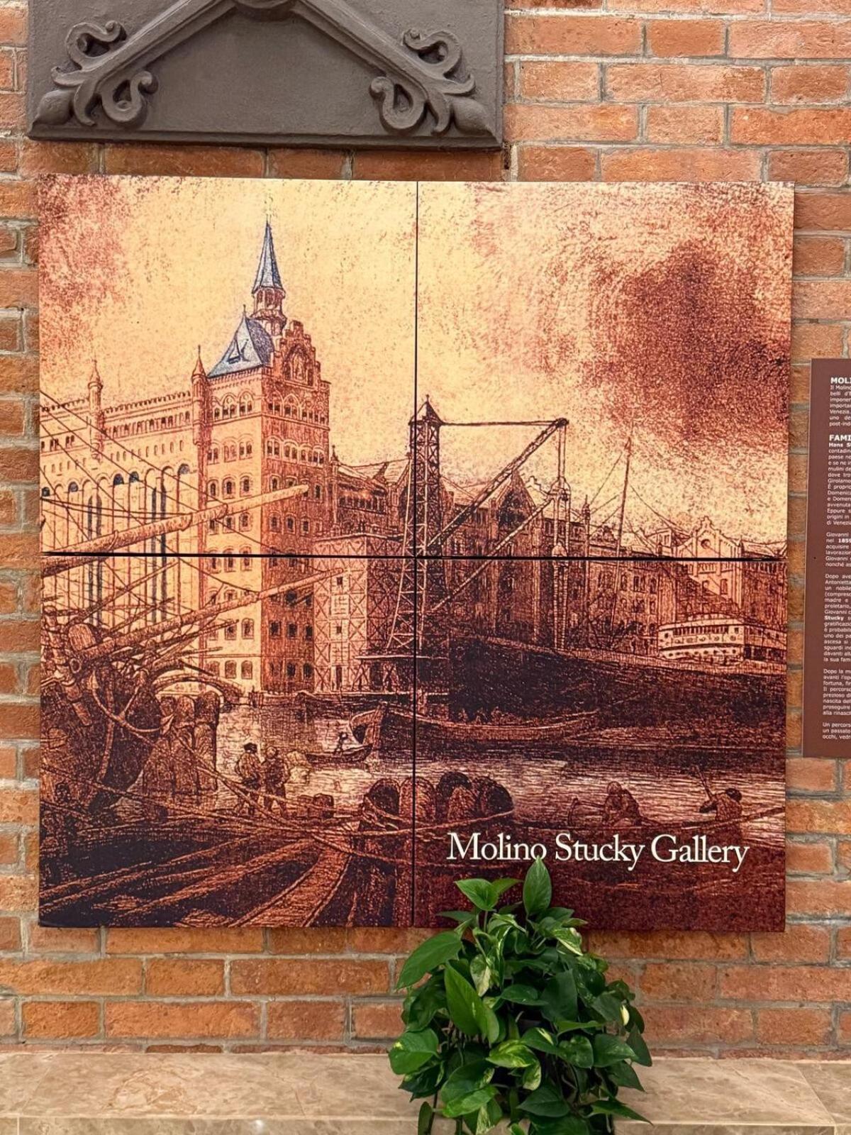Molino Stucky Chimera - Canal View