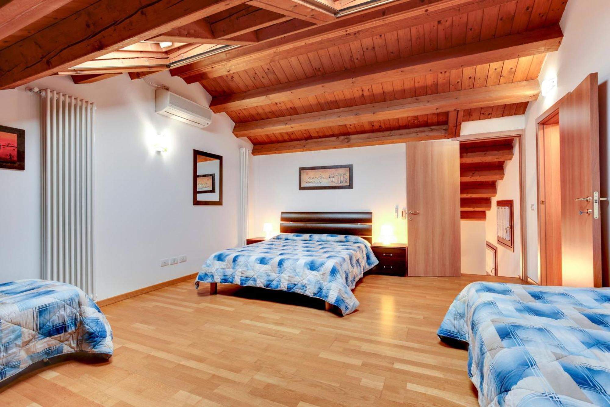 Auf Zwei Ebenen Mitten In Appartement