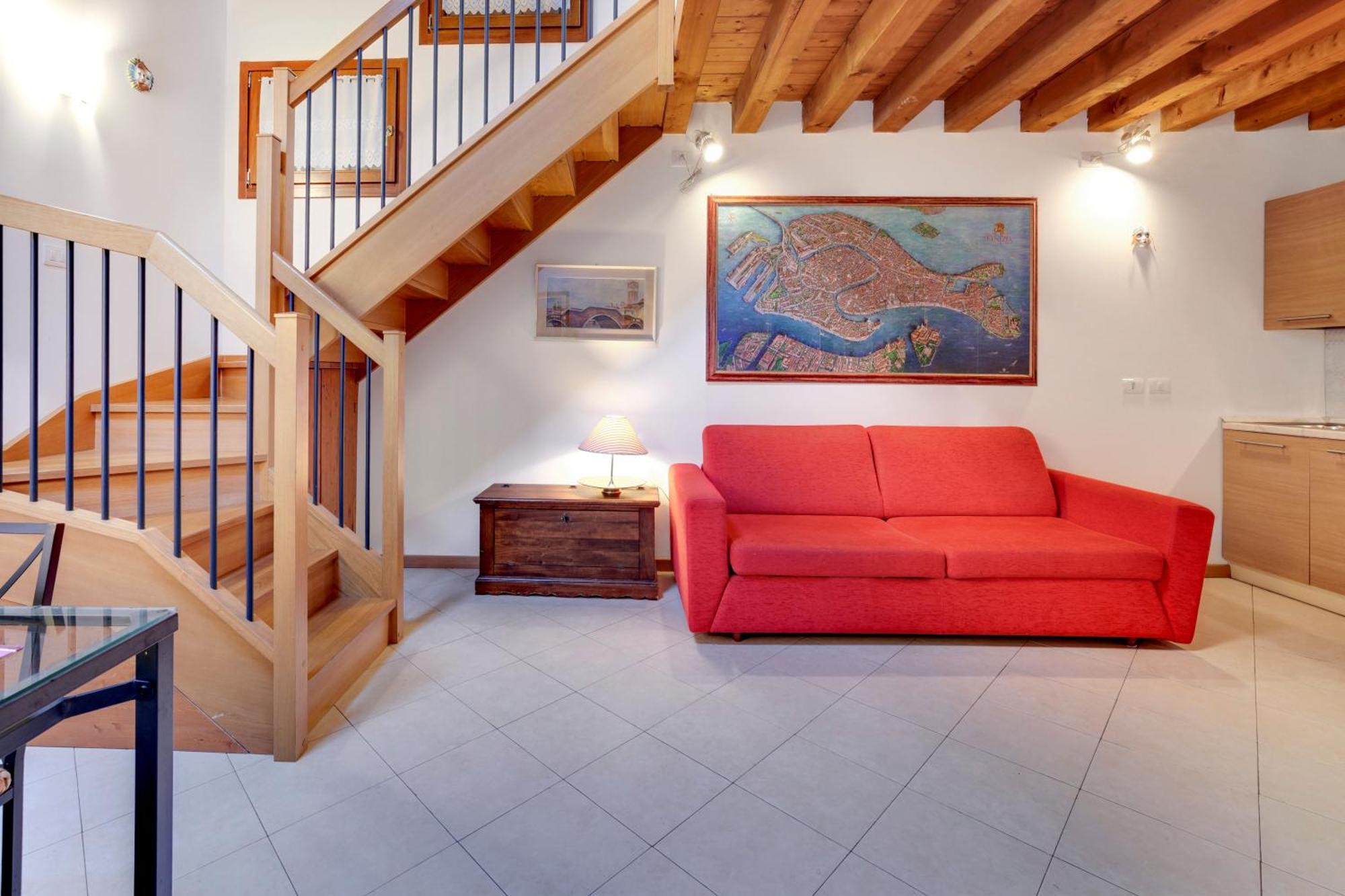 Appartement Auf Zwei Ebenen Mitten In Venise