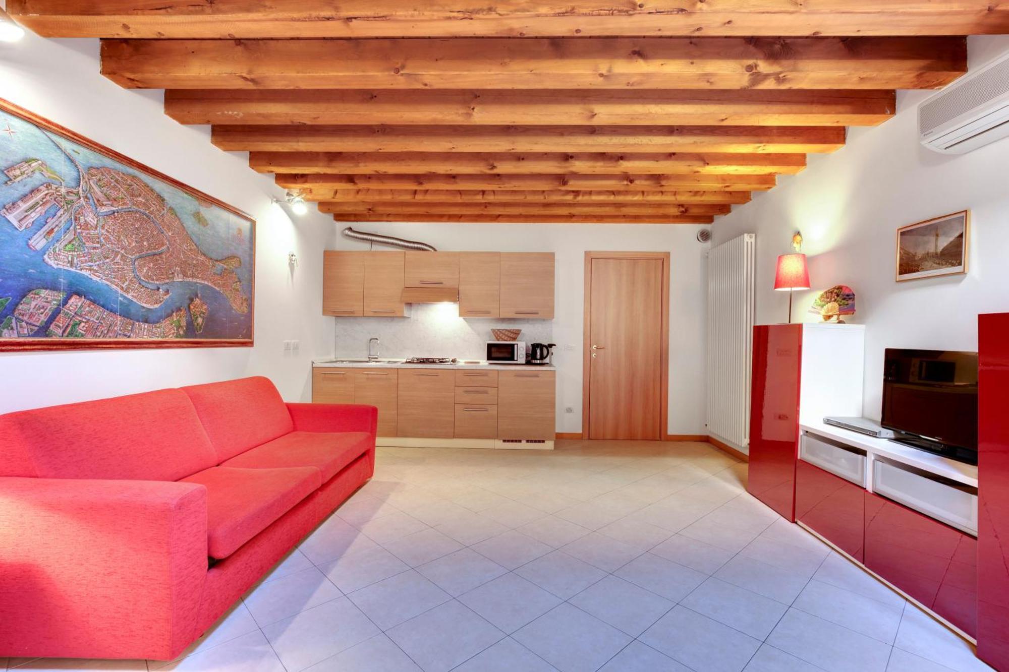 Appartement Auf Zwei Ebenen Mitten In Venise