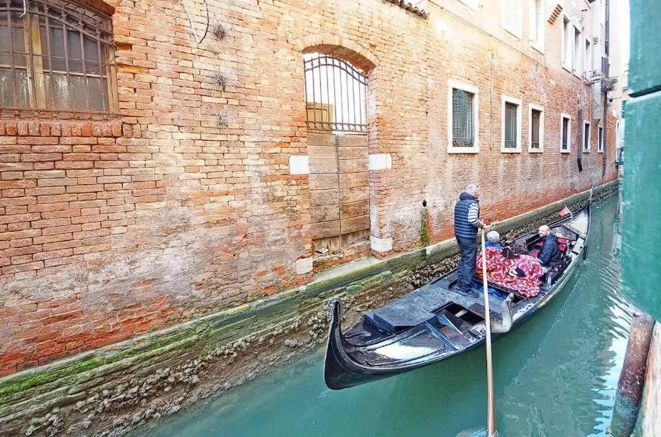 Appartement In ! On Whtsapp ! Check The Number From The Photos! Lovely Venise
