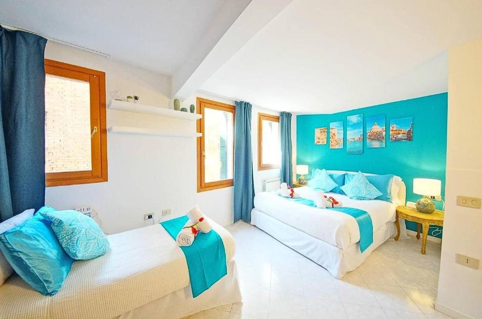 In ! On Whtsapp ! Check The Number From The Photos! Lovely * Venise