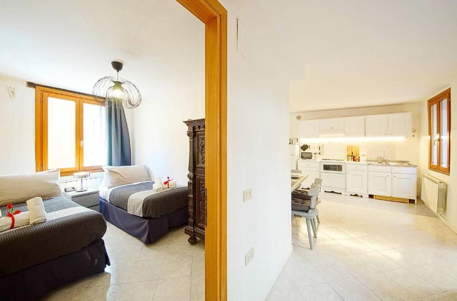 In ! On Whtsapp ! Check The Number From The Photos! Lovely Appartement Venise