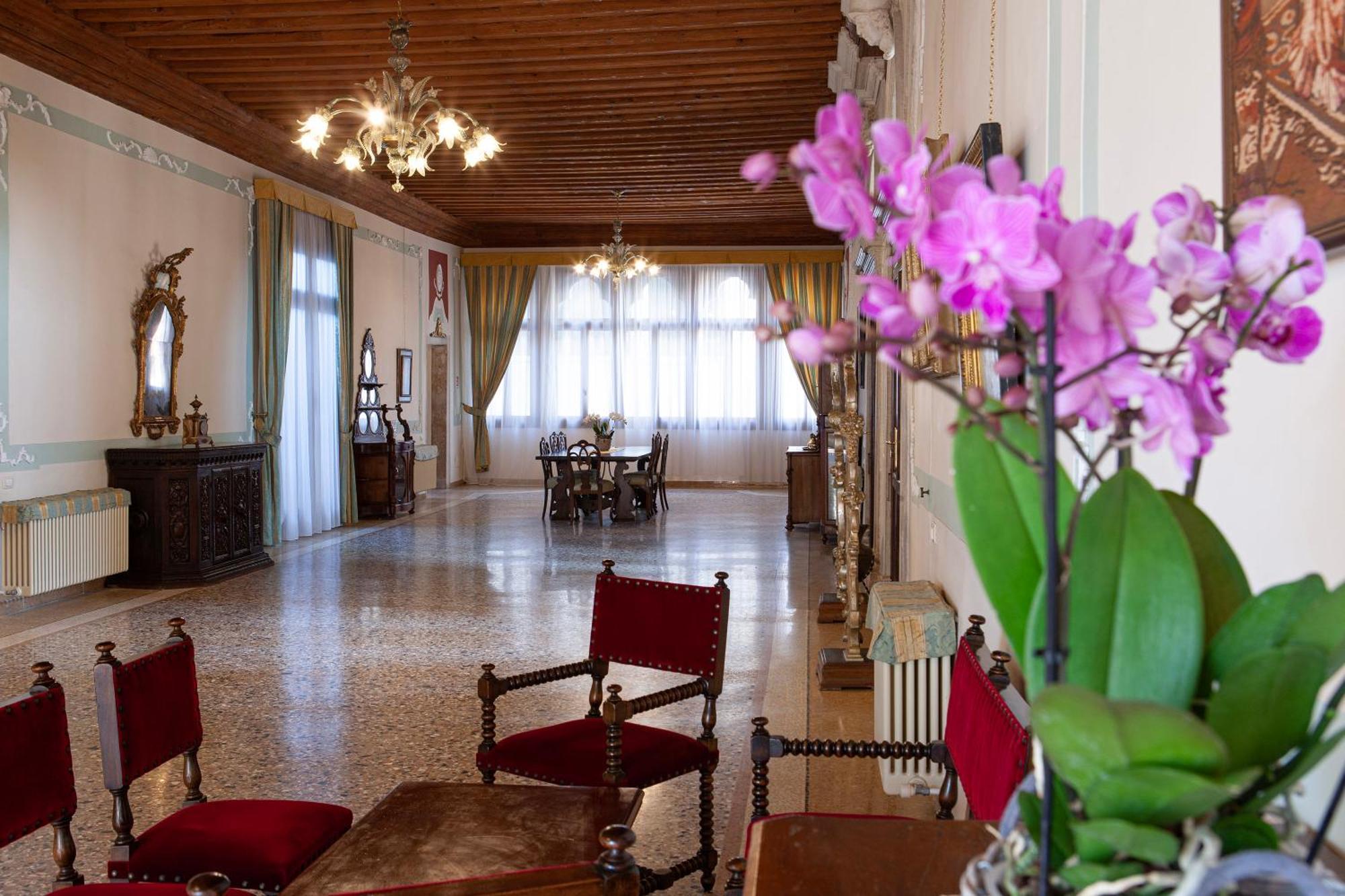 Luxury Pesaro Papafava Apartment *