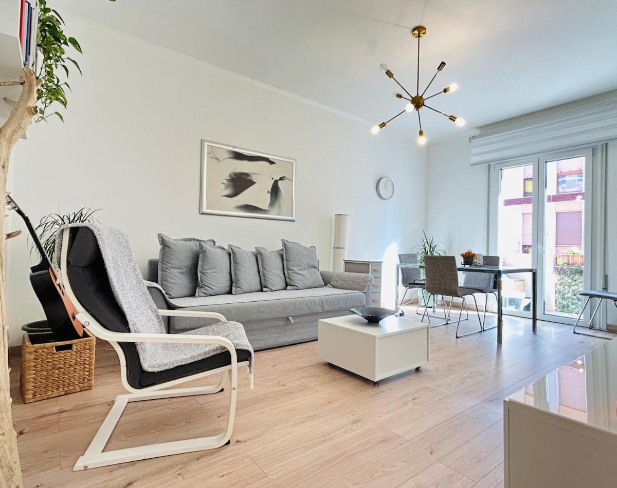10 Min To Modern & Cozy Venise