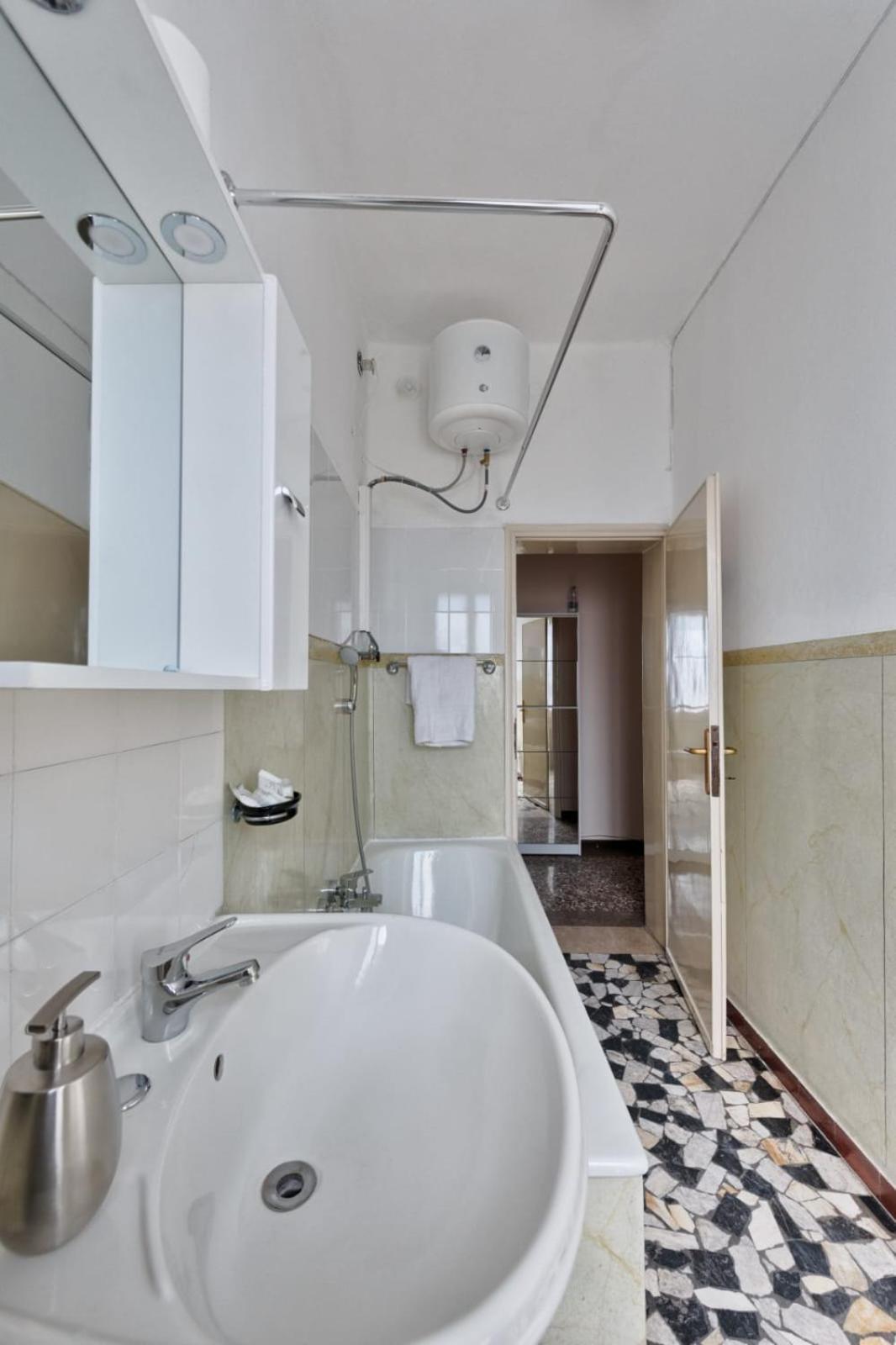 2 Bedroom Mestre Train Station Appartement