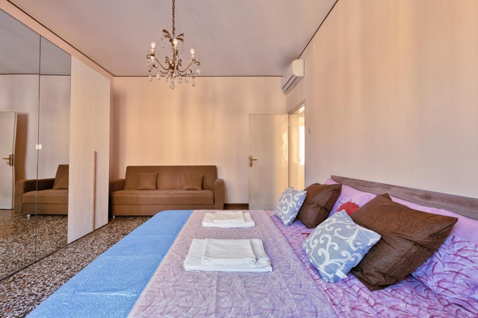 Appartement 2 Bedroom Mestre Train Station *