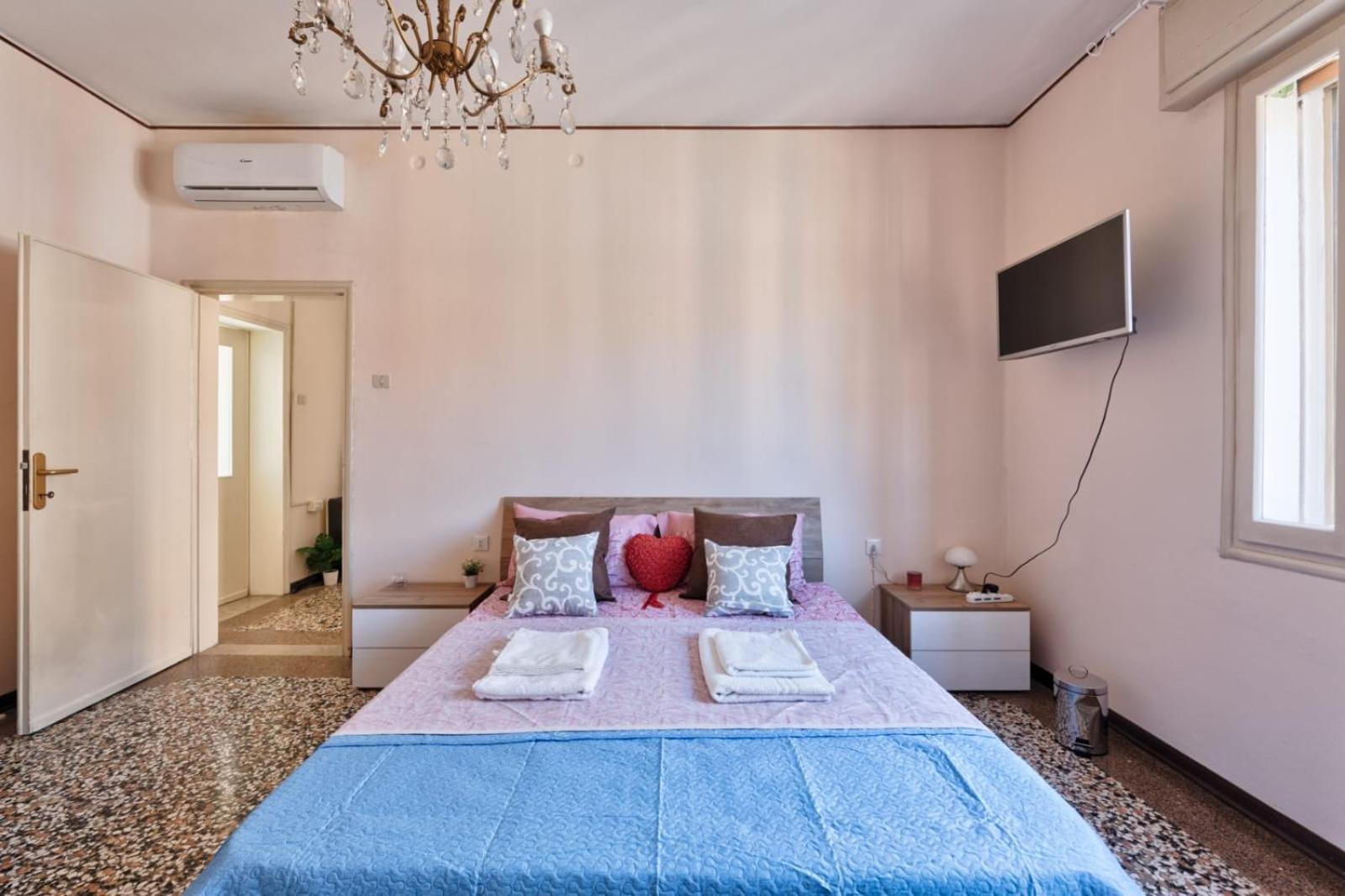 Appartement 2 Bedroom Mestre Train Station