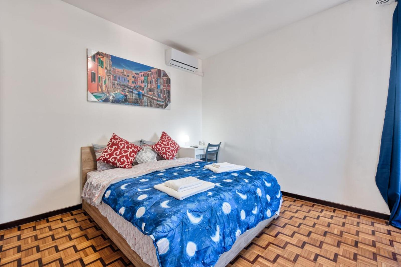 Easy Downtown - Private With Shared Bathroom *