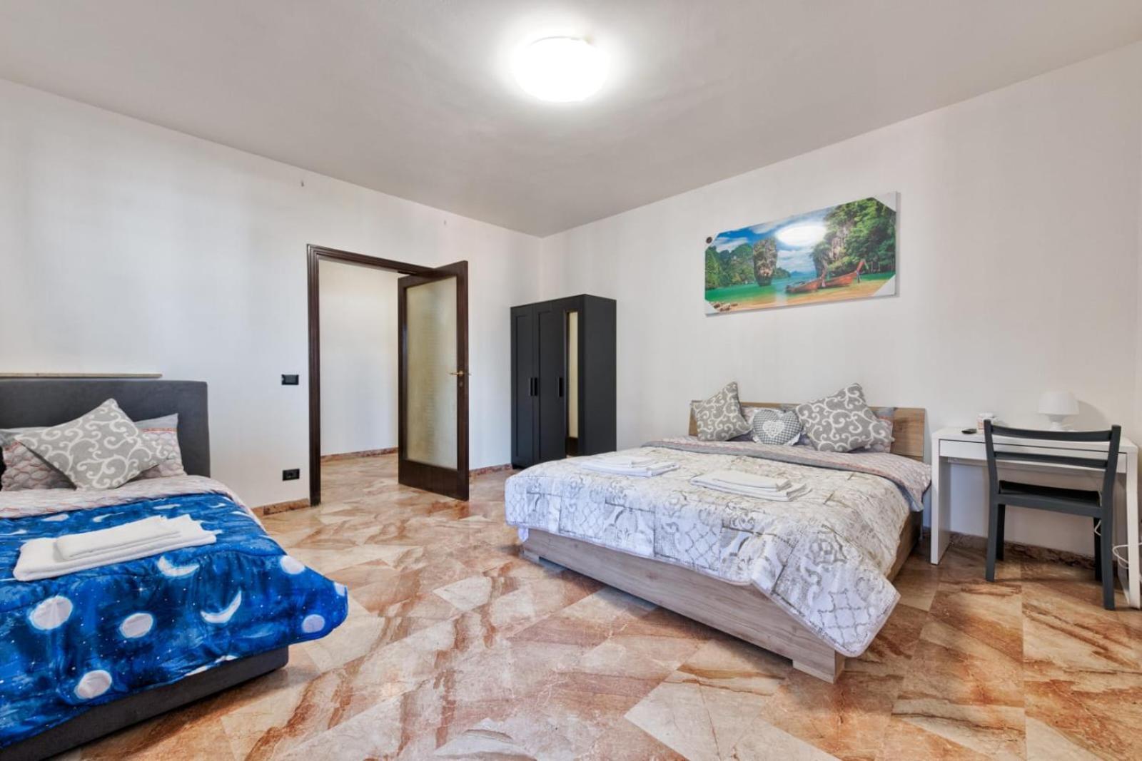 Maison d'hôtes Easy Downtown - Private With Shared Bathroom