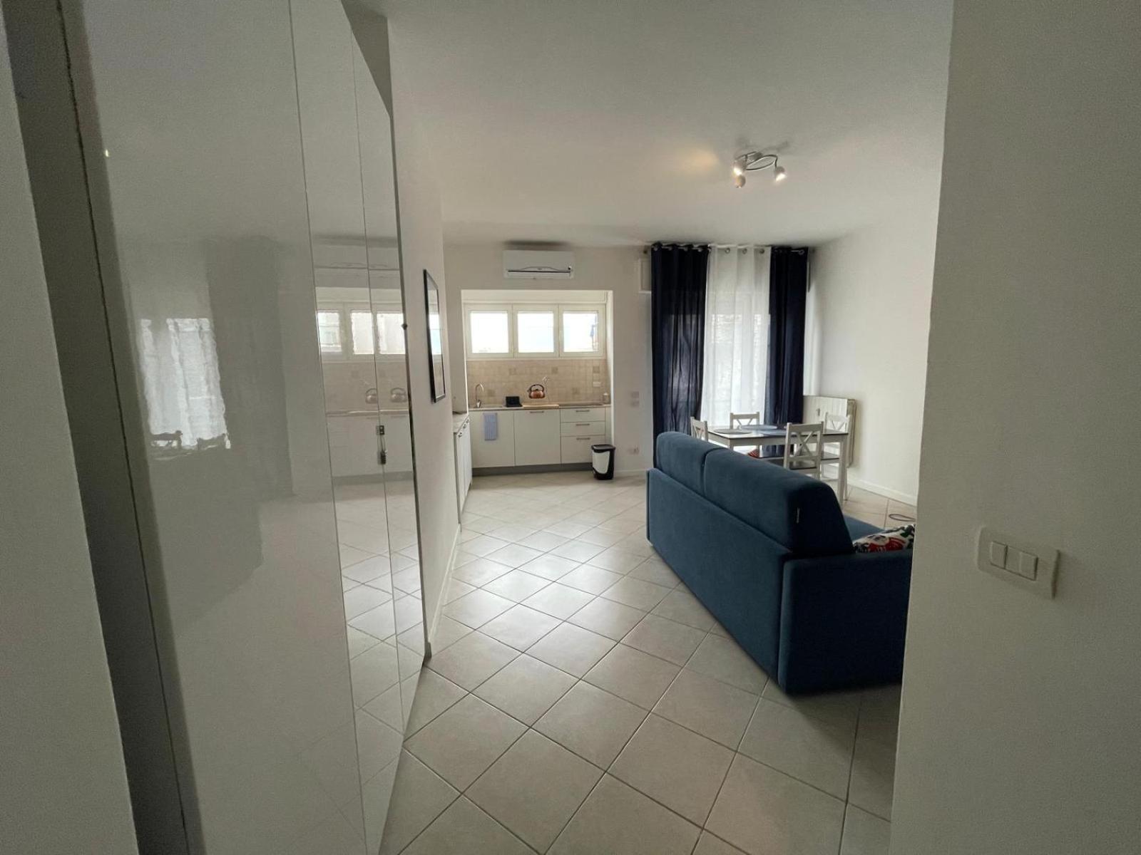 Queen Train Station Noemi & Angel Appartement *