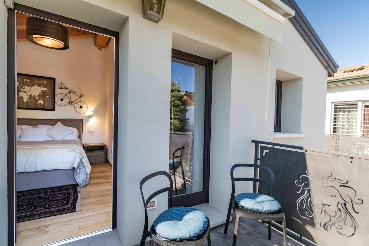 Vakantiehuis Stylish House Near With Parking