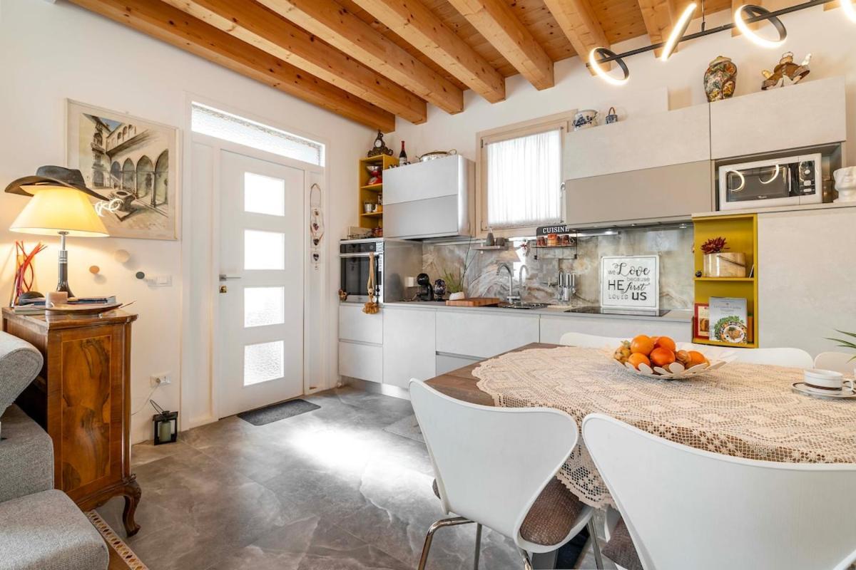 Hébergement de vacances Stylish House Near With Parking