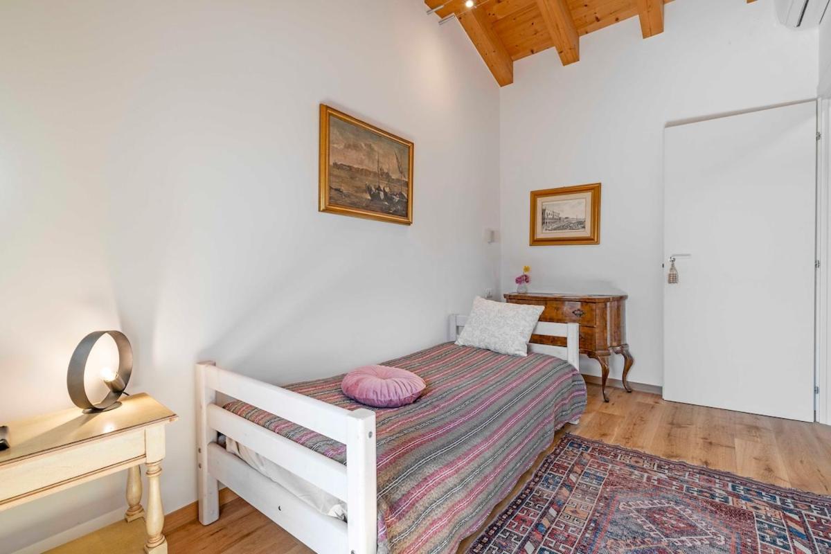 Hébergement de vacances Stylish House Near With Parking *