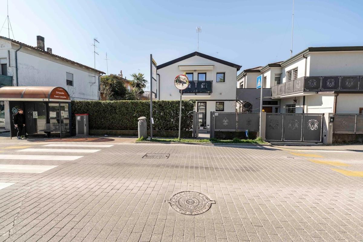 Hébergement de vacances Stylish House Near With Parking *