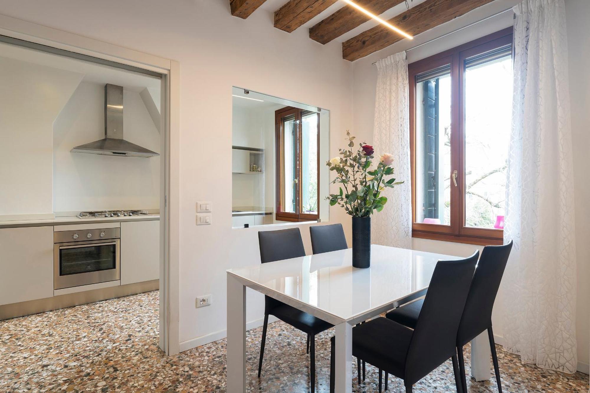 Stupendo Luxury Canal & Garden View Appartement