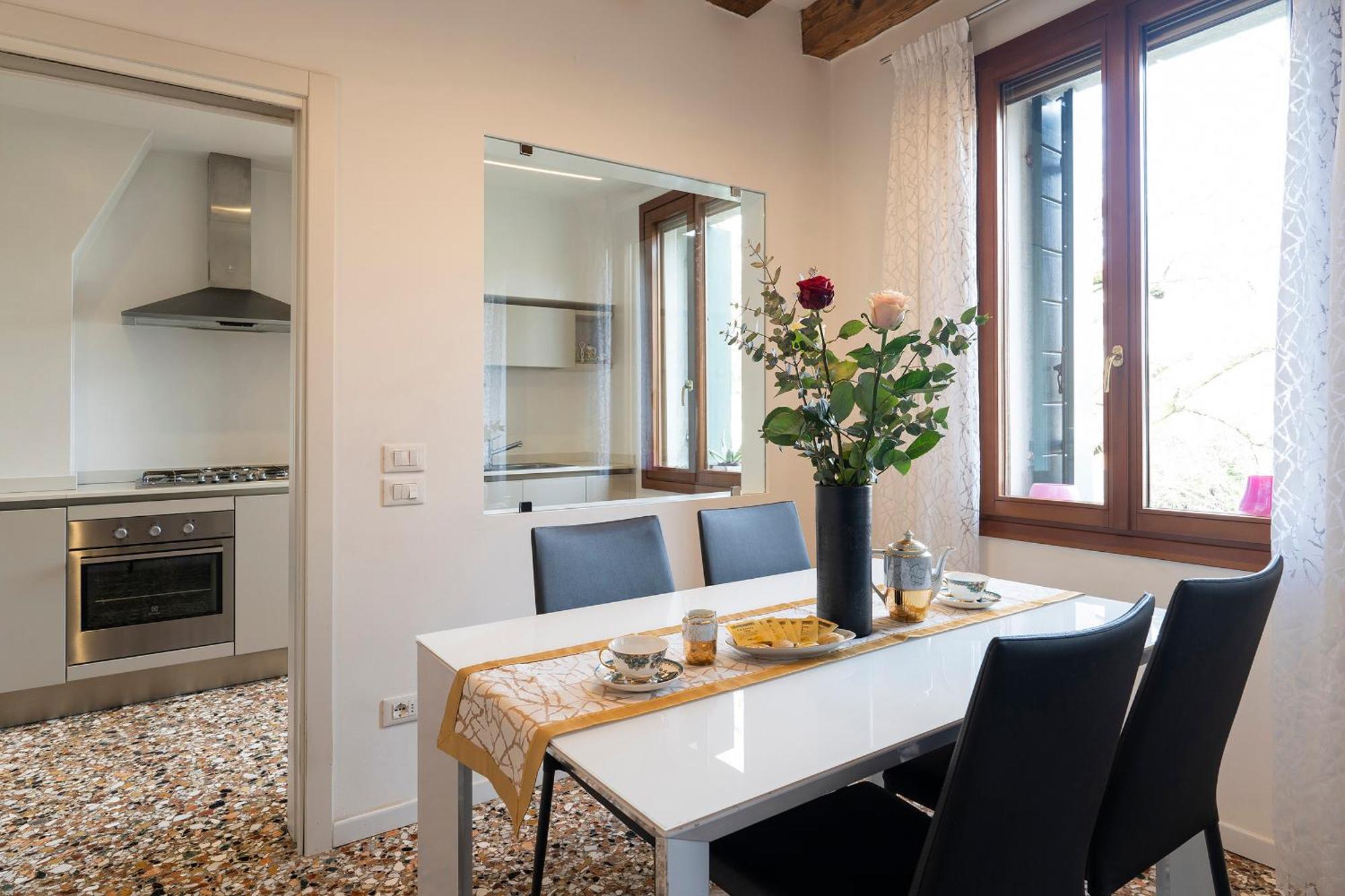 Stupendo Luxury Canal & Garden View Appartement