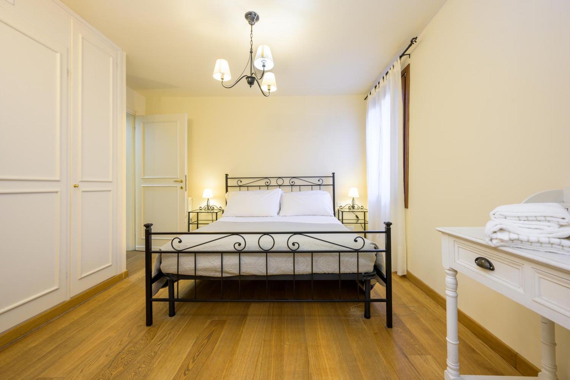 Ca' Frezzeria Apartment *