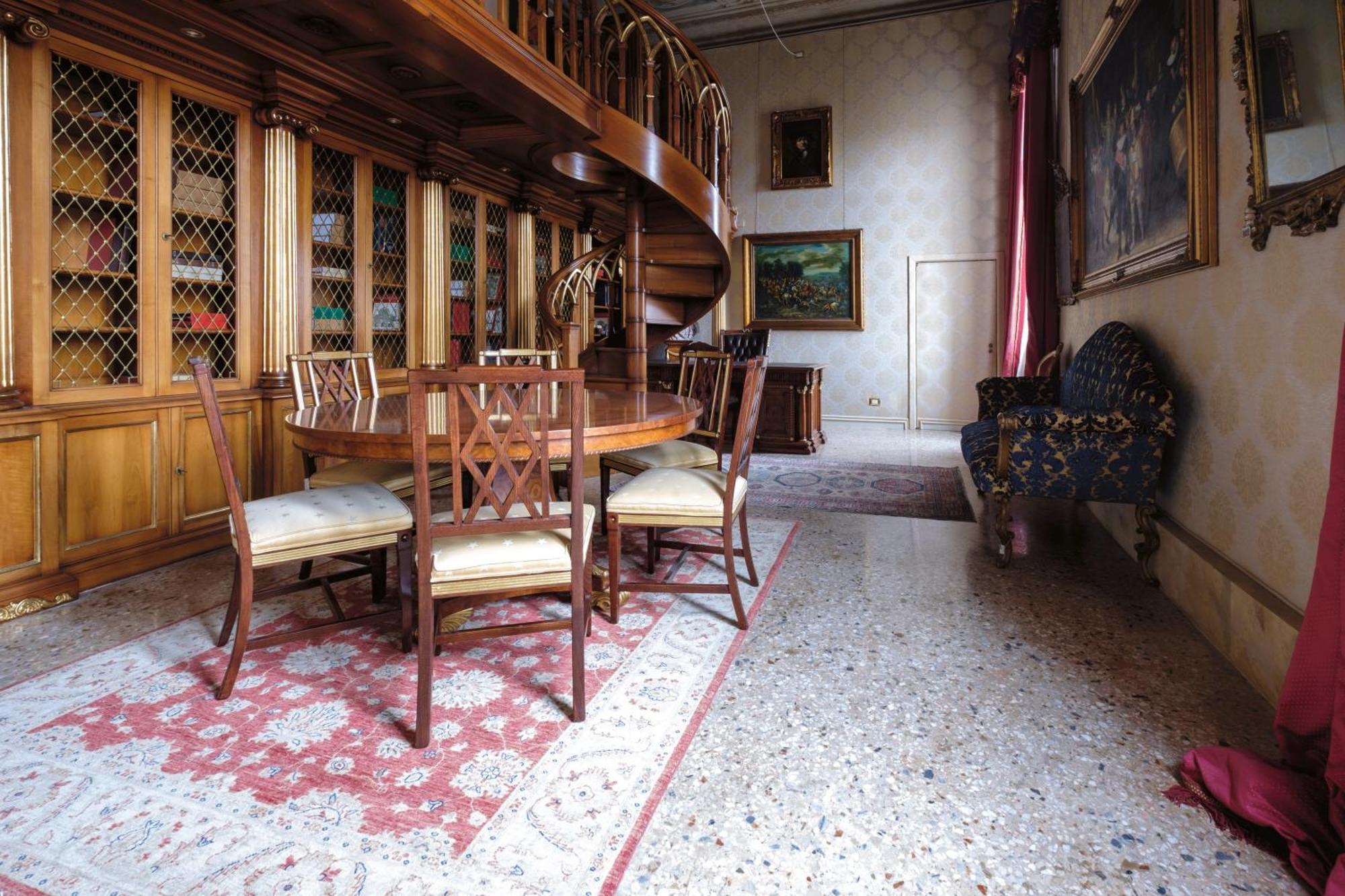 Palazzo Ca' Bernardo By Francesco Molon *