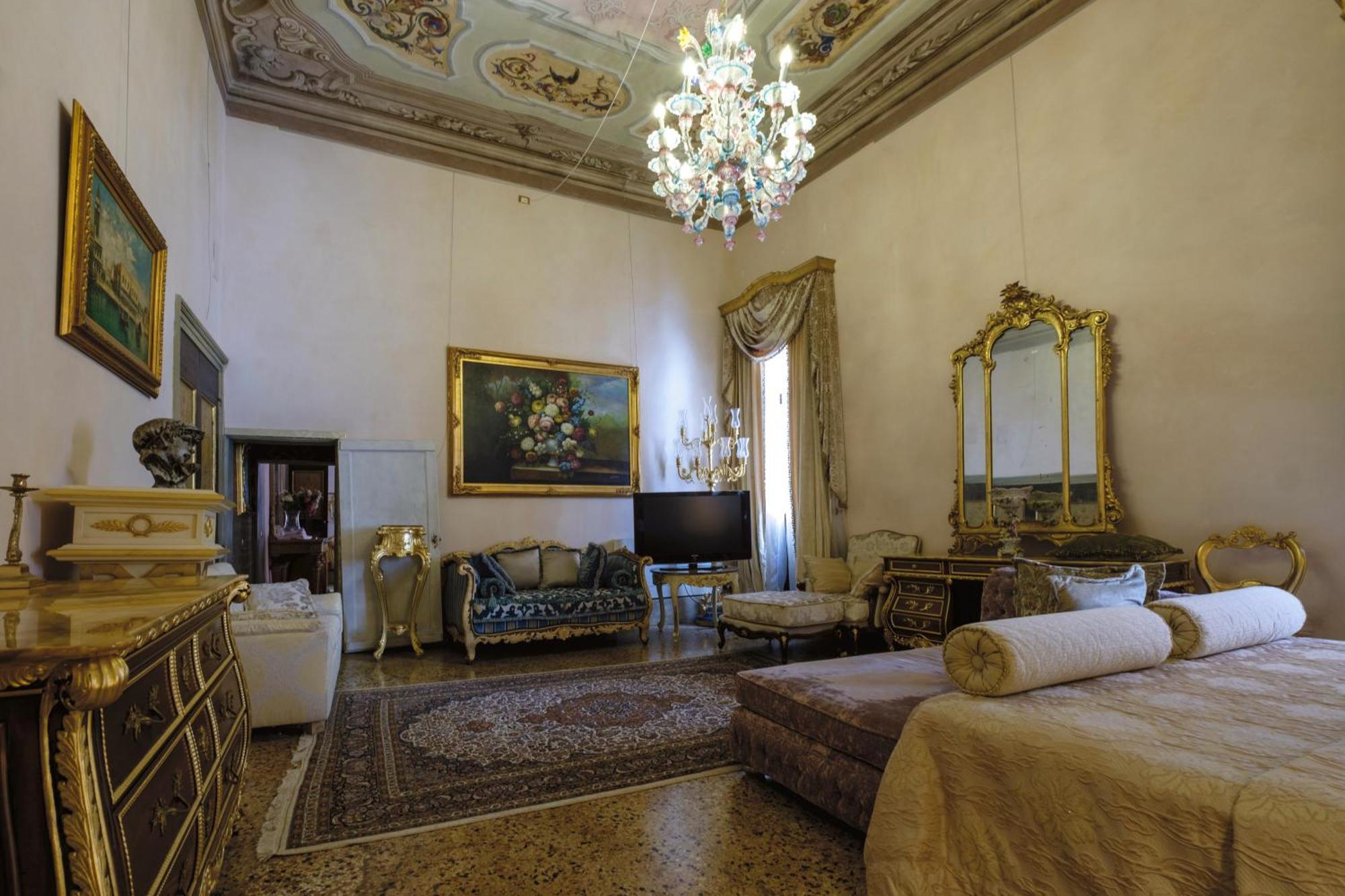 Palazzo Ca' Bernardo By Francesco Molon