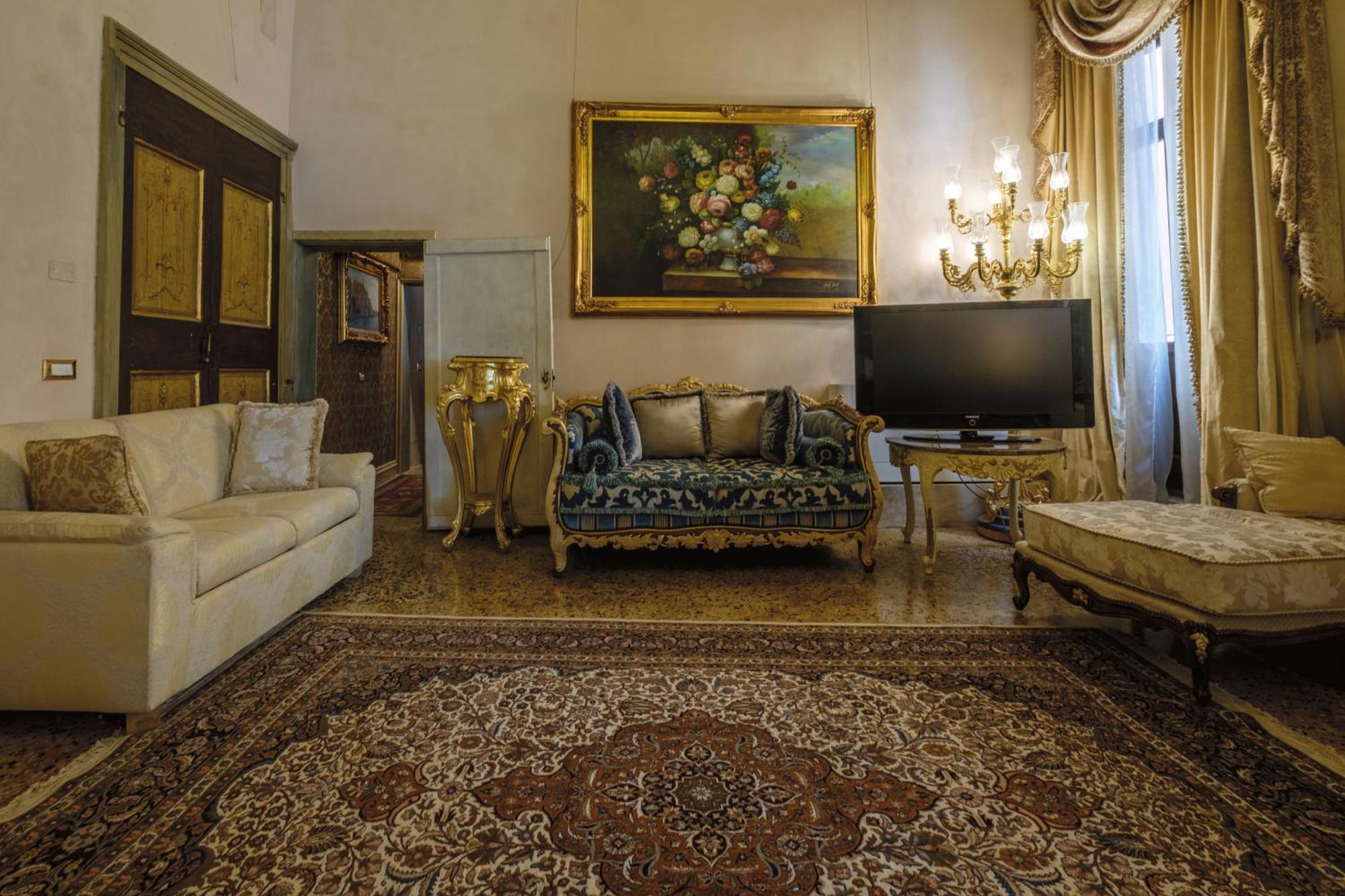 Palazzo Ca' Bernardo By Francesco Molon *