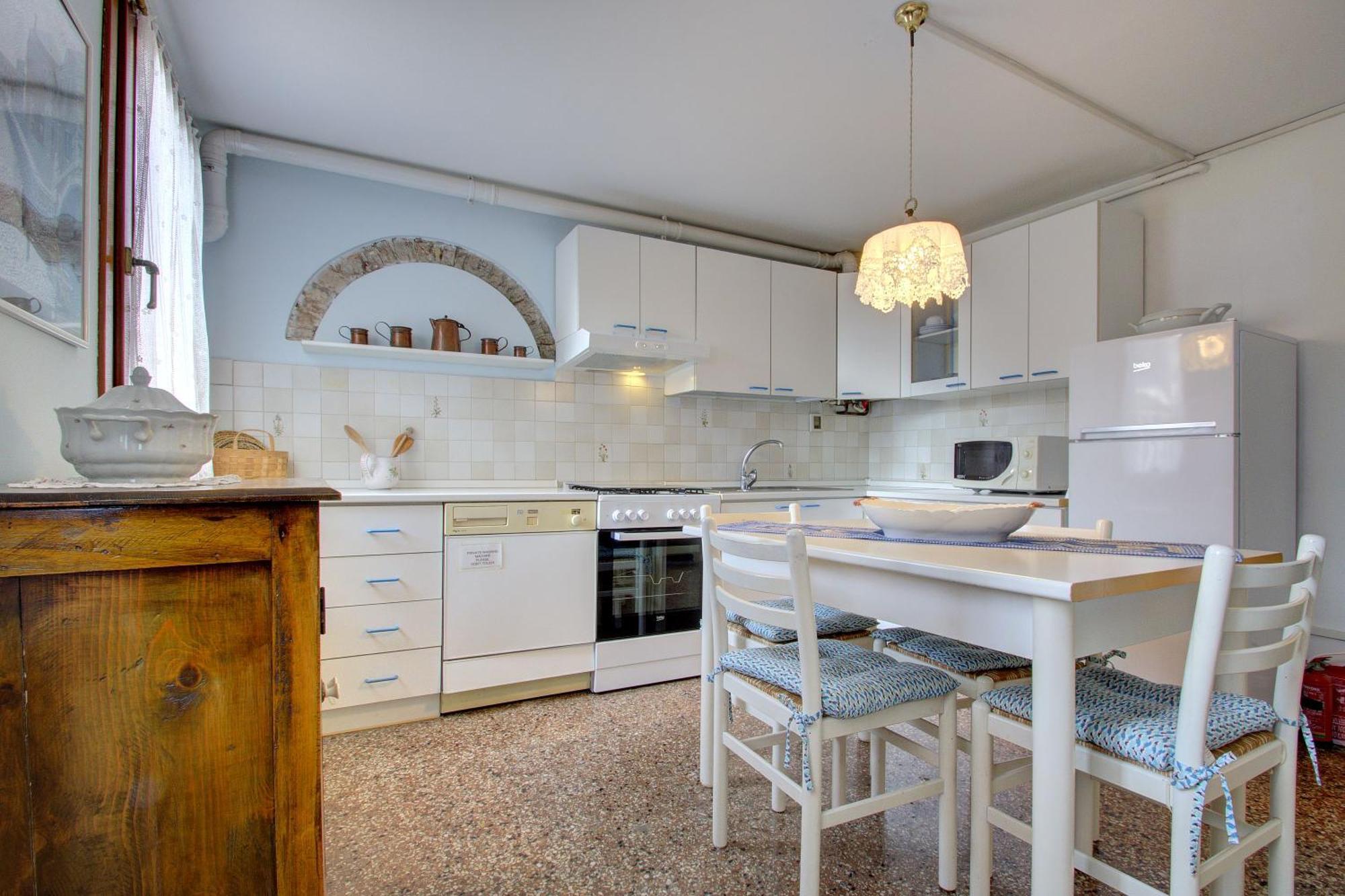 Cross-canal Set Apartment *