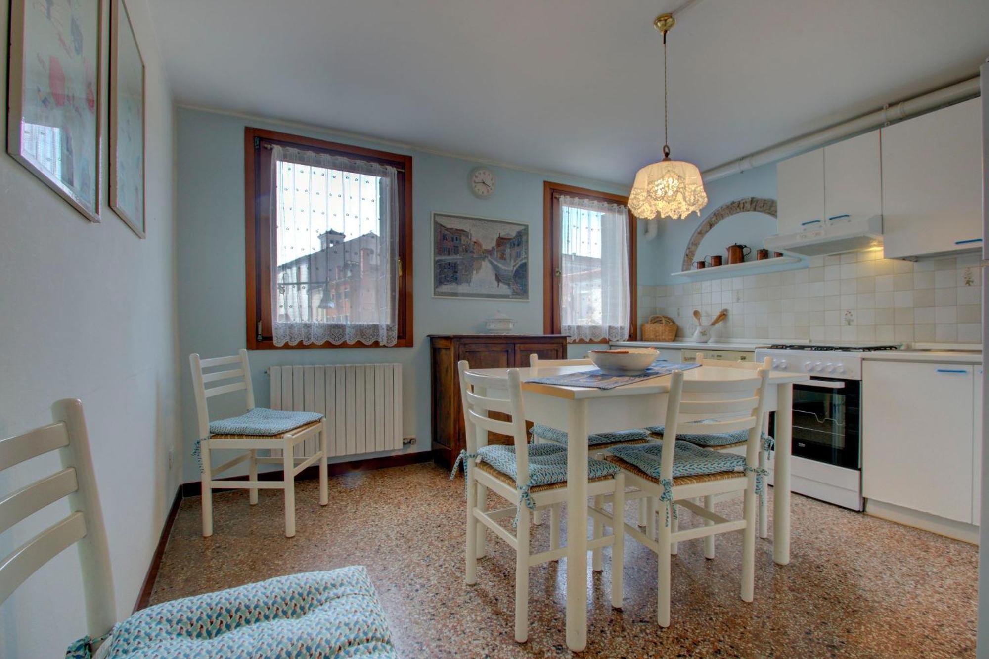 Cross-canal Set Apartment *