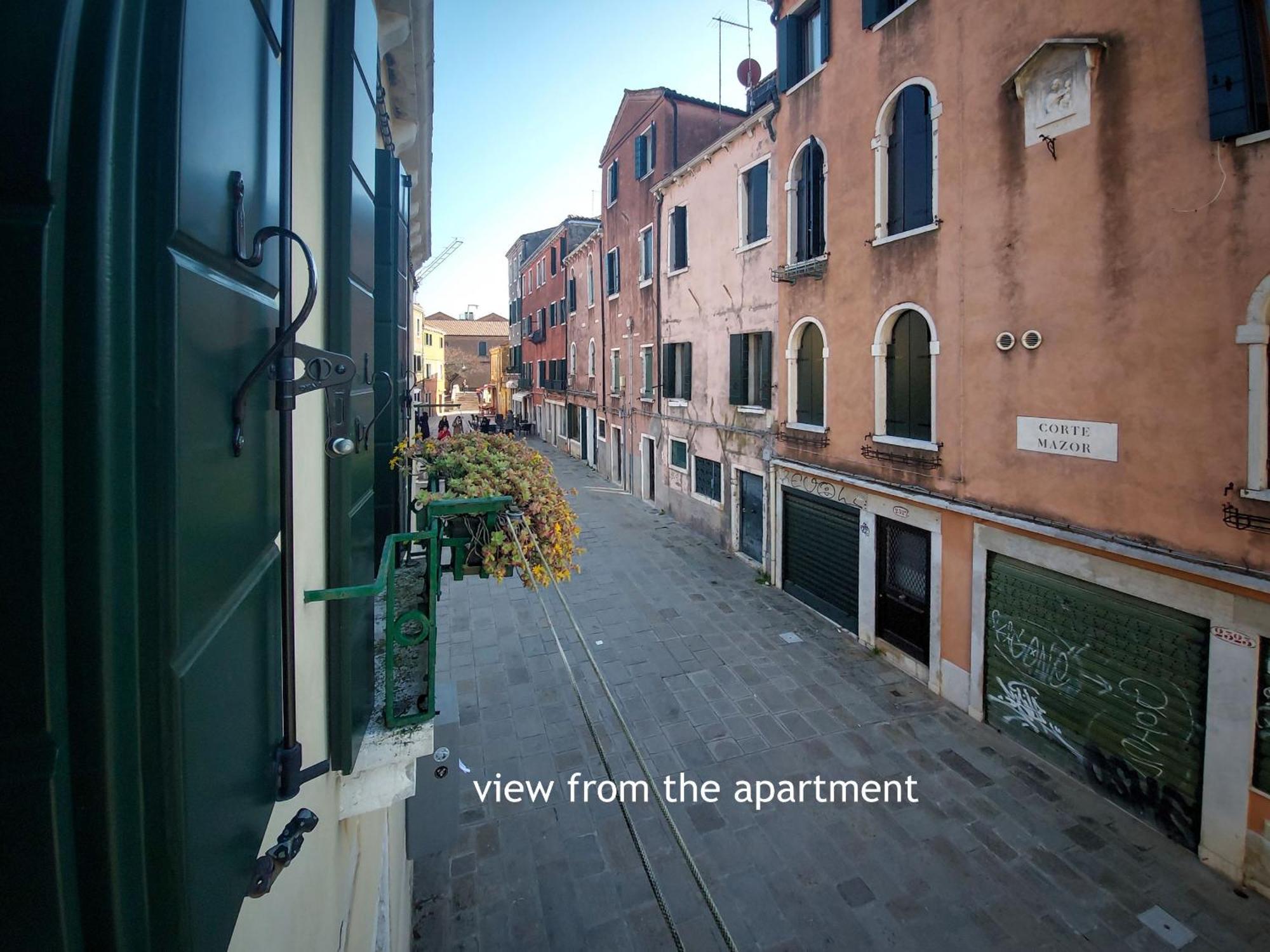 Cross-canal Set Venedig