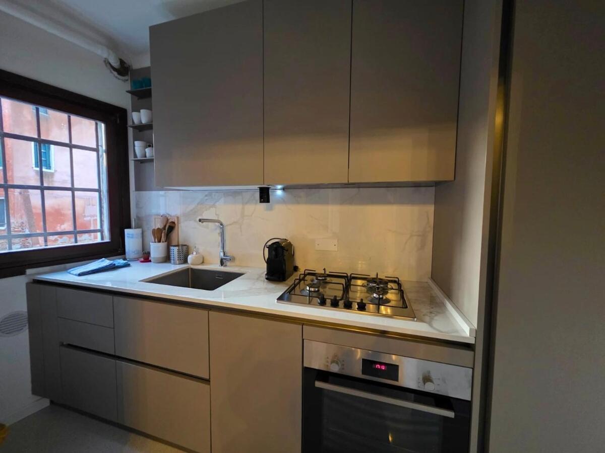 Campo San Polo Canal View Appartement Venise