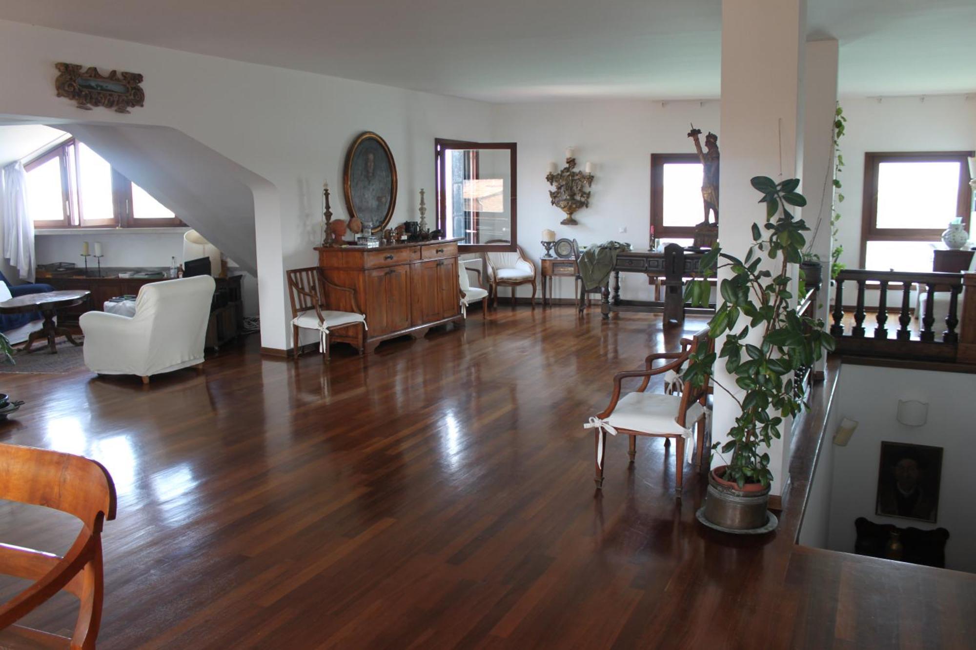 Mimi's Loft Apartment