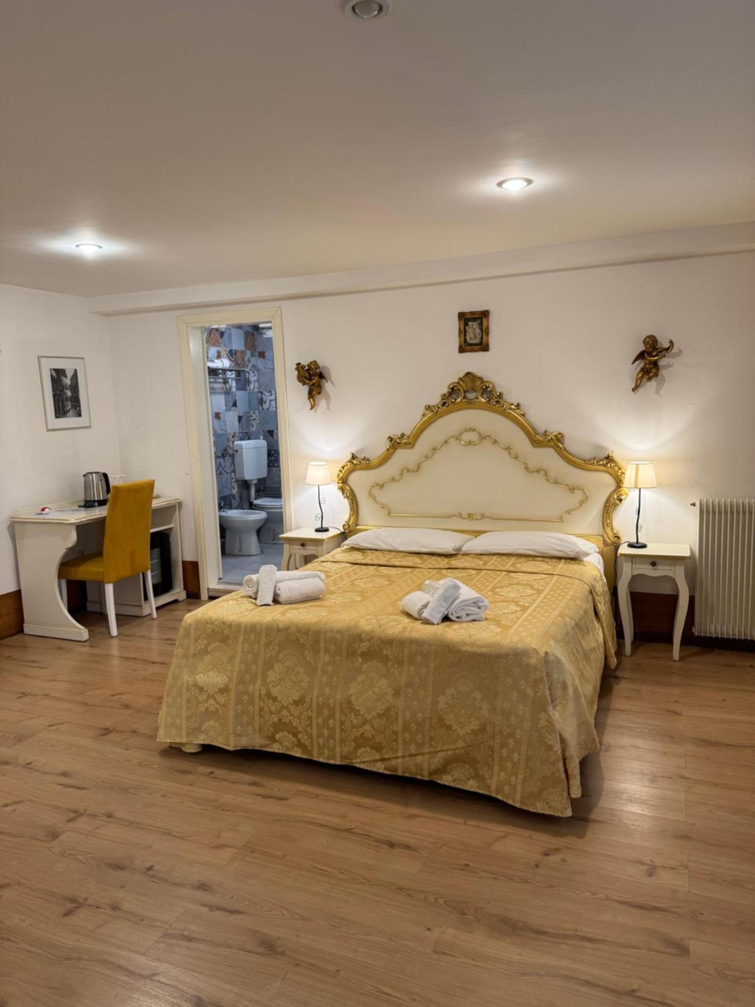 Ca' De Le Capuzine * Venise