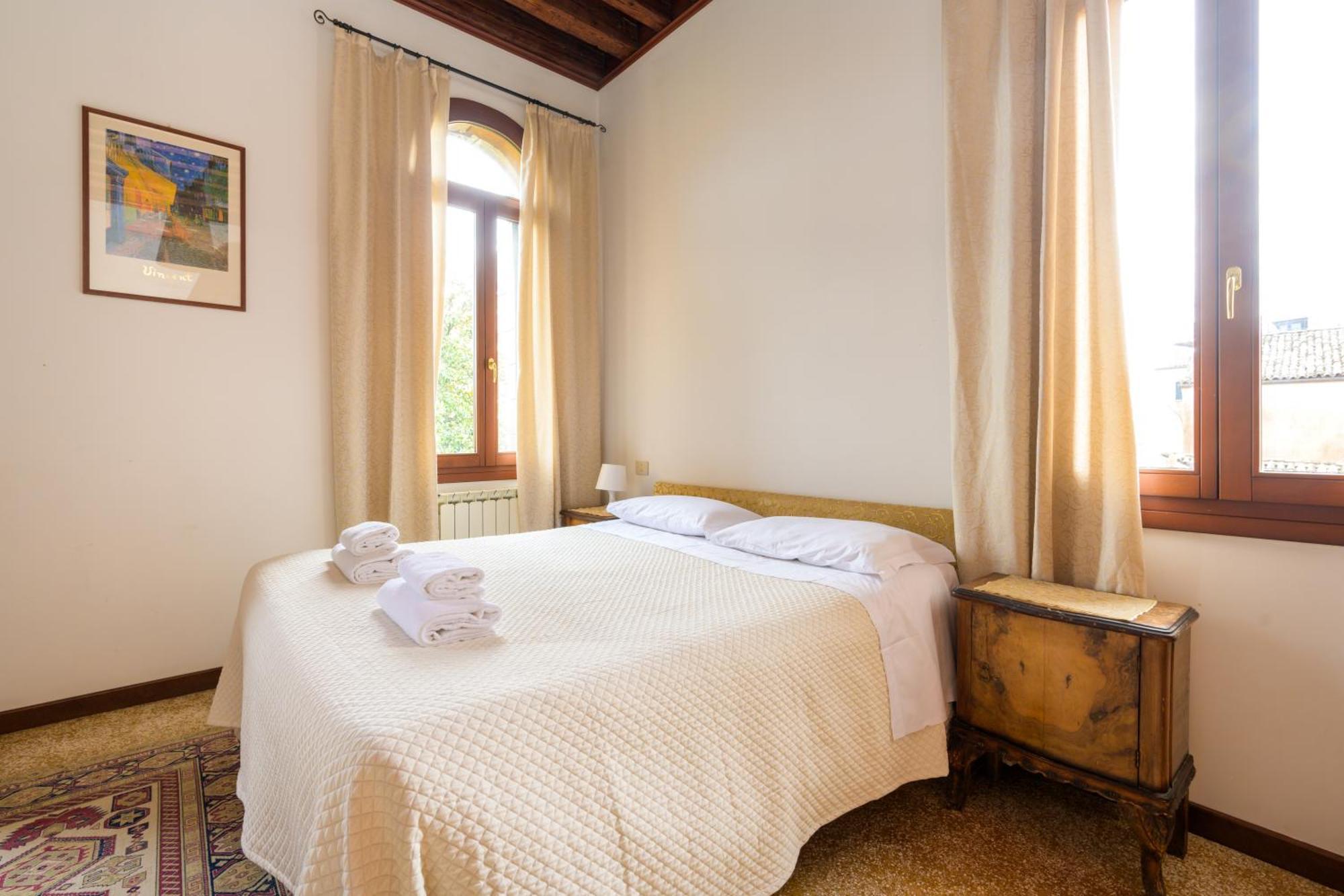 San Trovaso Apartment *