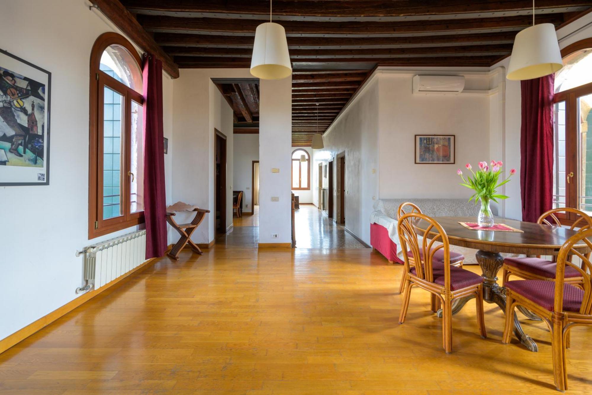 San Trovaso Apartment